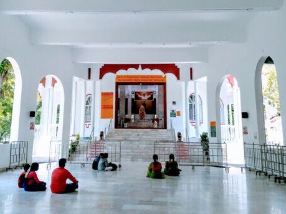 Shirdi Sai Baba Temple, Injambakkam, Chennai, Tamil Nadu - Vushii.com Shirdi Sai Baba Temple, Injambakkam, Chennai, Tamil Nadu - Vushii.com